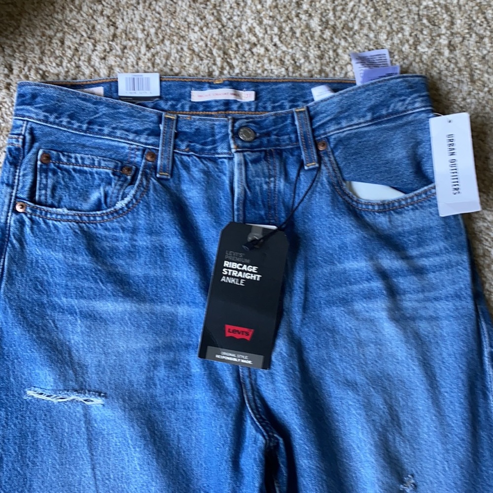 Levi’s - Picture 2 of 2